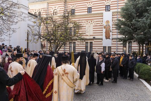 Prinos de laudă adus unui ierarh taumaturg în Capitală Poza 315317