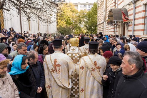 Prinos de laudă adus unui ierarh taumaturg în Capitală Poza 315339