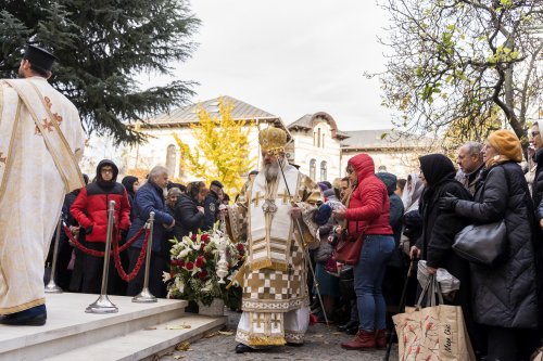 Prinos de laudă adus unui ierarh taumaturg în Capitală Poza 315340