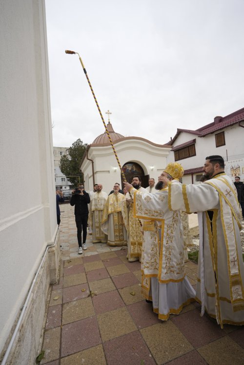 Moment al împlinirilor în Parohia „Sfinții Voievozi” din Urlați Poza 315412