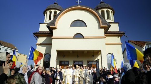 Pictura Bisericii „Sfântul Ilie” din Sibiu-Turnişor a fost sfinţită Poza 315593