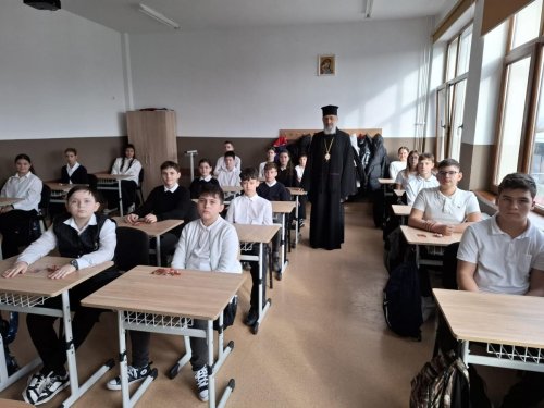 Vizită arhierească la Seminarul Teologic Ortodox „Sfântul Simion Ștefan” din Alba Iulia Poza 315990