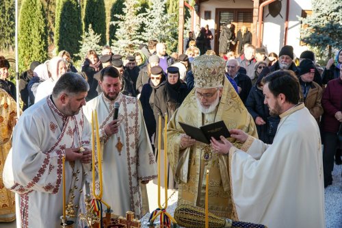 Binecuvântare la ceas aniversar pentru credincioșii argeșeni Poza 316153