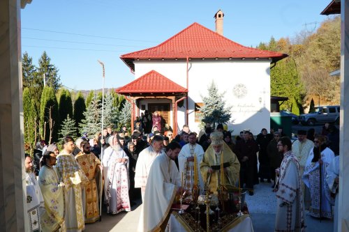 Binecuvântare la ceas aniversar pentru credincioșii argeșeni Poza 316155