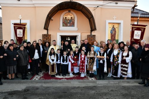 Înnoiri liturgice și filantropice în comunități din Caraș-Severin Poza 316186