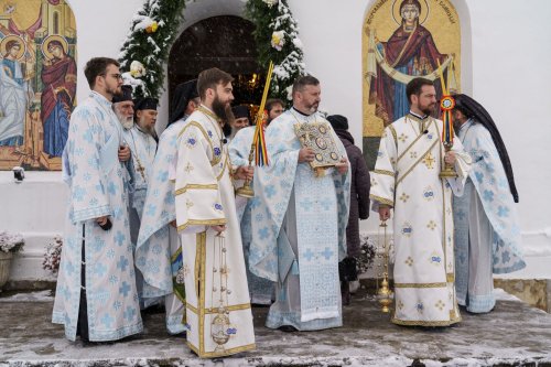 Bucurie duhovnicească la hramul Schitului „Vovidenia” Poza 316477