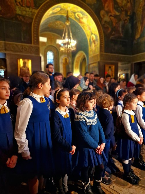 Episcopul Europei de Nord, la o biserică din Capitală Poza 316455