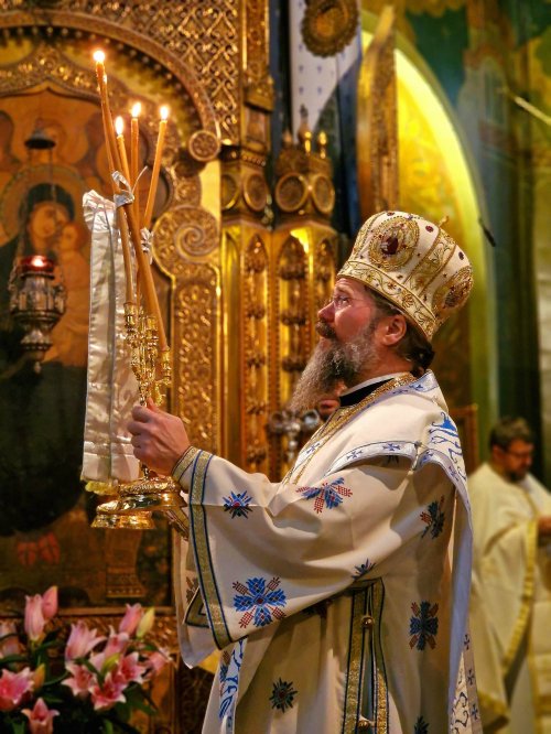 Episcopul Europei de Nord, la o biserică din Capitală Poza 316457