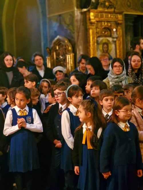 Episcopul Europei de Nord, la o biserică din Capitală Poza 316459