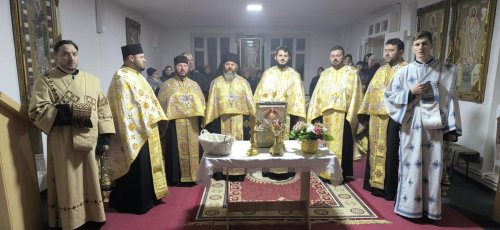 Procesiune în ajunul hramului Parohiei Manta Poza 316388