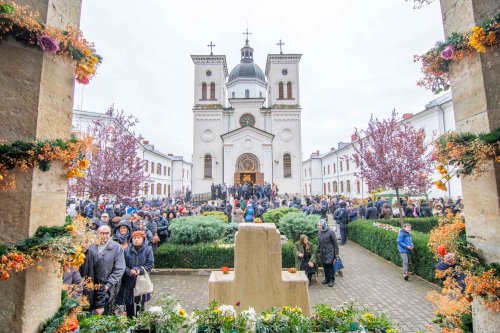 Sobor de ierarhi la sărbătoarea ocrotitorului Mănăstirii Bistriţa Poza 316405