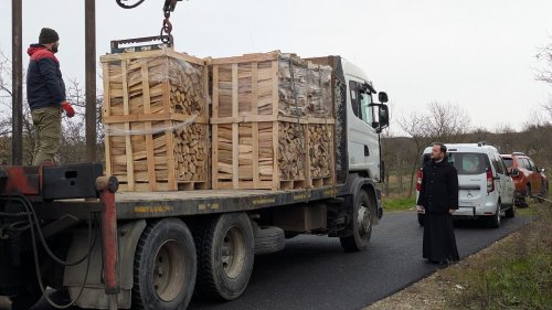 Campania „Ajută un bătrân să zâmbească” în Arhiepiscopia Timișoarei Poza 316520