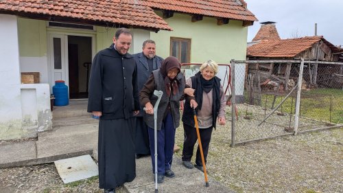 Campania „Ajută un bătrân să zâmbească” în Arhiepiscopia Timișoarei Poza 316522