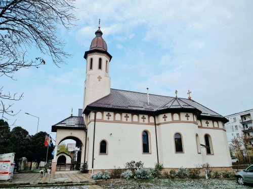 Hramul Parohiei „Intrarea în biserică a Maicii Domnului” din zona Cordoș, Cluj‑Napoca Poza 316530