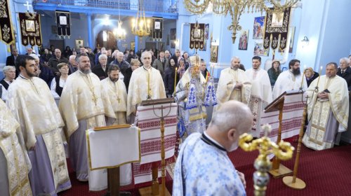 Liturghie arhierească la hramul bisericii din Vad, judeţul Braşov Poza 316564