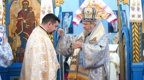 Liturghie arhierească la hramul bisericii din Vad, judeţul Braşov Poza 316566