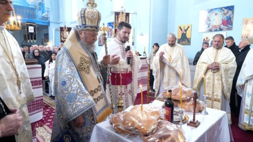 Liturghie arhierească la hramul bisericii din Vad, judeţul Braşov Poza 316569