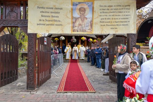 O nouă raclă pentru moaștele Sfântului Cuvios Antonie de la Iezerul Vâlcii Poza 316584