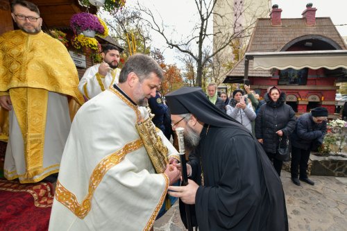 O nouă raclă pentru moaștele Sfântului Cuvios Antonie de la Iezerul Vâlcii Poza 316586