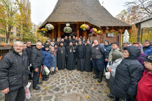 O nouă raclă pentru moaștele Sfântului Cuvios Antonie de la Iezerul Vâlcii Poza 316629