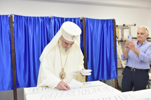 Patriarhul României a votat la alegerile prezidenţiale Poza 316698