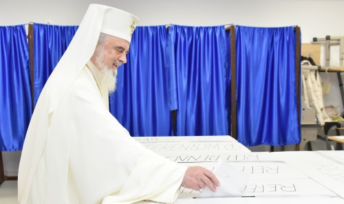 Patriarhul României a votat la alegerile prezidenţiale Poza 316702