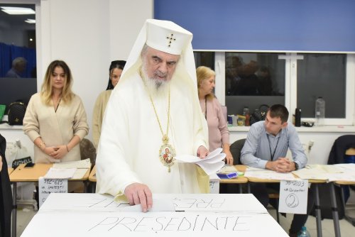 Patriarhul României a votat la alegerile prezidenţiale Poza 316752