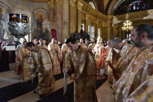 Paraclisul universitar „Sfânta Ecaterina” și-a sărbătorit hramul Poza 316729