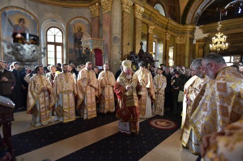 Paraclisul universitar „Sfânta Ecaterina” și-a sărbătorit hramul Poza 316735