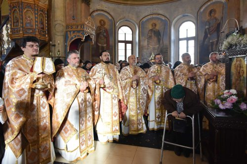 Paraclisul universitar „Sfânta Ecaterina” și-a sărbătorit hramul Poza 316743