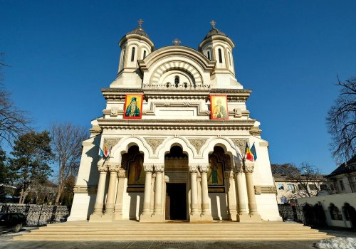 Sclipirile Luminii: Lăcaşuri sfinte închinate Sfântului Apostol Andrei Poza 317185