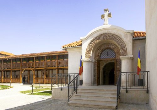 Mausoleul eroilor de la Mănăstirea Comana Poza 316552