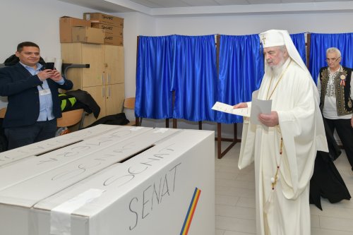 Patriarhul României a votat la alegerile parlamentare Poza 317436