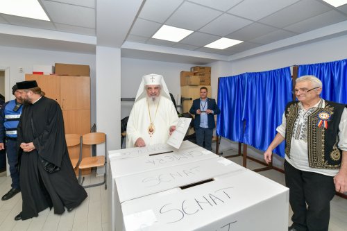 Patriarhul României a votat la alegerile parlamentare Poza 317438