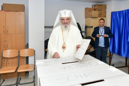 Patriarhul României a votat la alegerile parlamentare Poza 317439