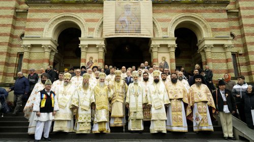 Sobor de arhierei la hramul Catedralei Mitropolitane din Sibiu Poza 317478