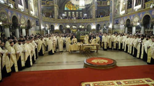 Sobor de arhierei la hramul Catedralei Mitropolitane din Sibiu Poza 317479