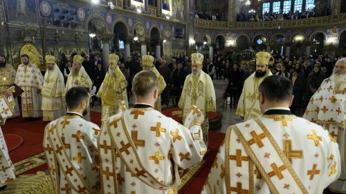 Sobor de arhierei la hramul Catedralei Mitropolitane din Sibiu Poza 317481