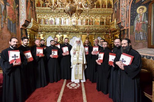 Noi duhovnici hirotesiți de Patriarhul României