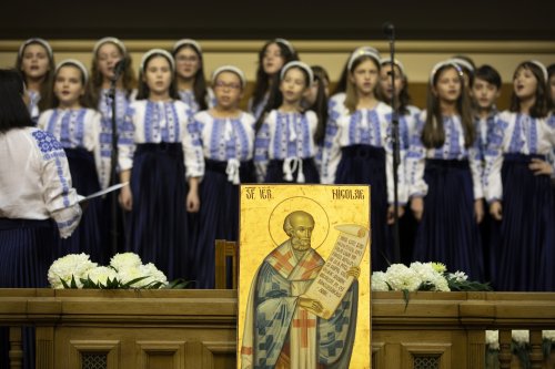 Spectacolul cultural‑artistic „Sfântul Nicolae în mijlocul copiilor”