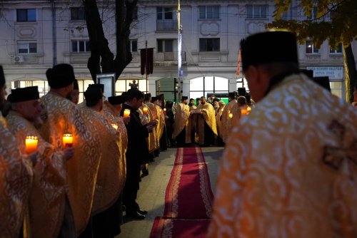 Cinstirea Sfântului Nicolae la Brăila prin procesiuni și ajutorarea semenilor Poza 317836