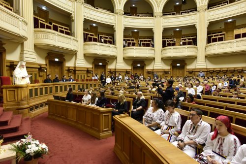 Spectacolul „Sfântul Nicolae în mijlocul copiilor” pe Dealul Patriarhiei Poza 317896