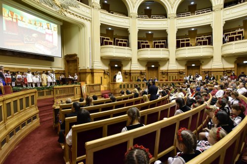 Spectacolul „Sfântul Nicolae în mijlocul copiilor” pe Dealul Patriarhiei Poza 317897