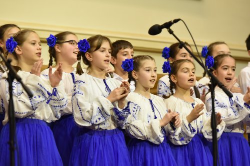 Spectacolul „Sfântul Nicolae în mijlocul copiilor” pe Dealul Patriarhiei Poza 317924