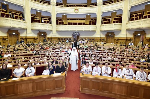 Spectacolul „Sfântul Nicolae în mijlocul copiilor” pe Dealul Patriarhiei Poza 317927