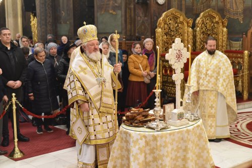 Sărbătoarea unui sfânt dăruitor la Catedrala Patriarhală din București Poza 318048