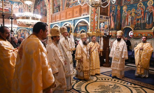 Sărbătoare la Catedrala Episcopală din Deva Poza 318165