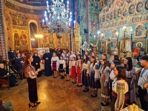 Concert de colinde la Biserica „Izvorul Tămăduirii”-Mavrogheni Poza 318242