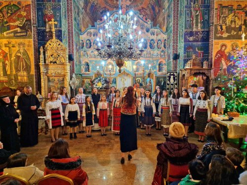 Concert de colinde la Biserica „Izvorul Tămăduirii”-Mavrogheni Poza 318244