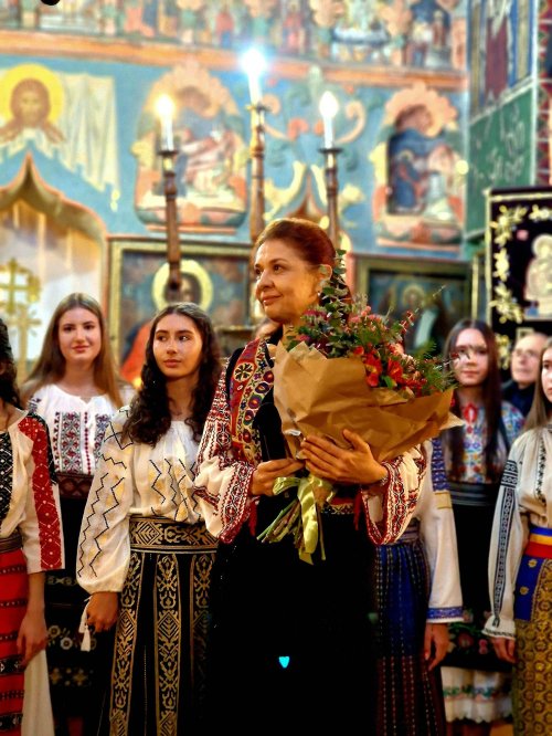 Concert de colinde la Biserica „Izvorul Tămăduirii”-Mavrogheni Poza 318245